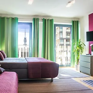 Apartmán In Residential Tower - Parking, Praha